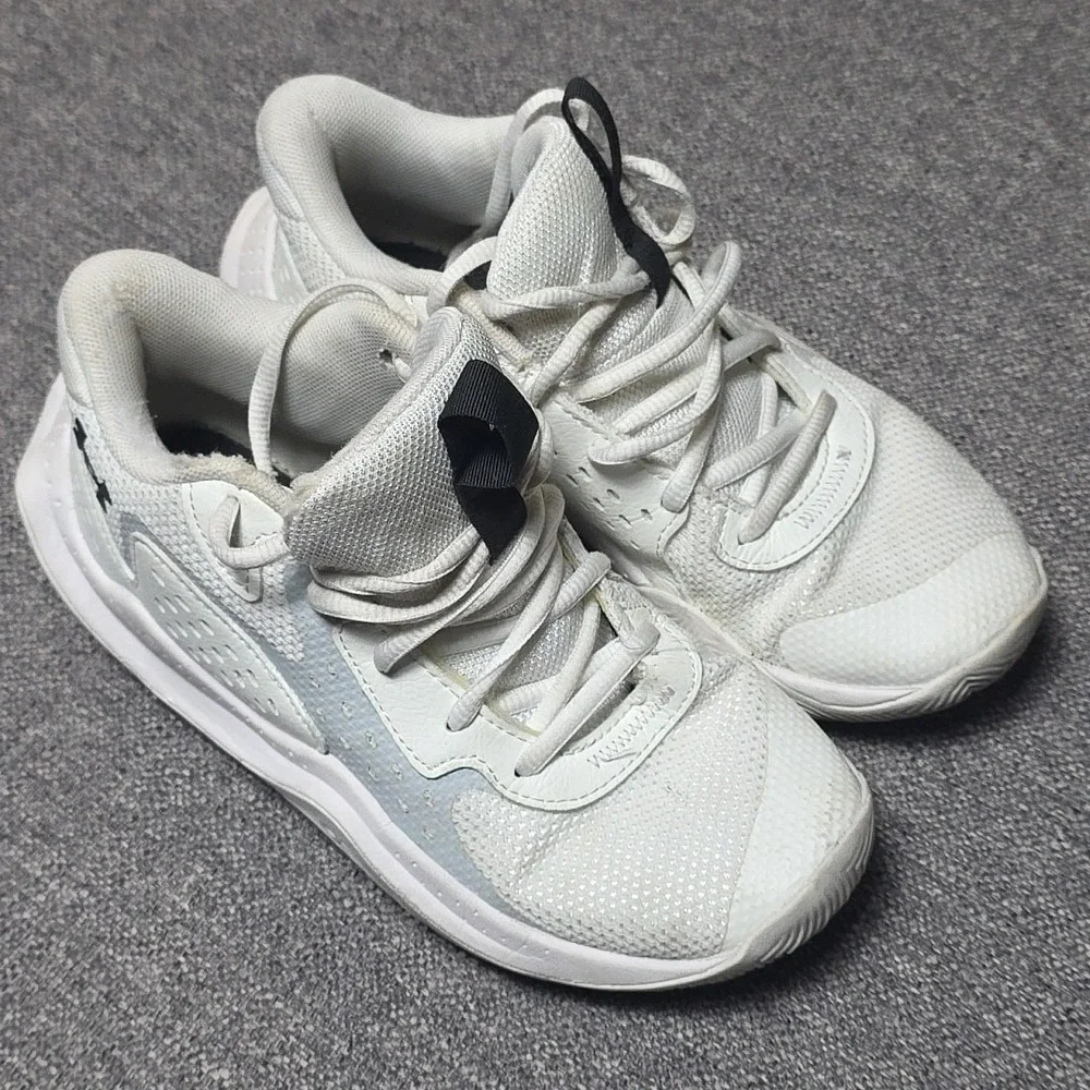 Under Armour UA Jet '23 AP White HaloGray Youth 4.5Y Sneakers Shoes